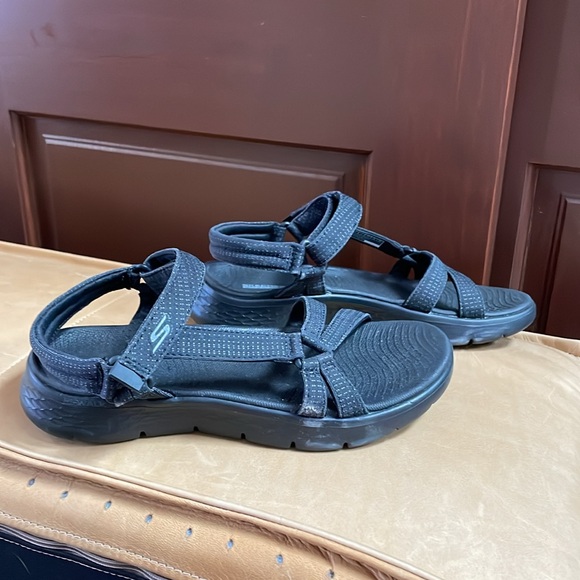 Skechers Women's Go Walk Flex Sublime Sandal black size 7 EUC - Picture 2 of 5